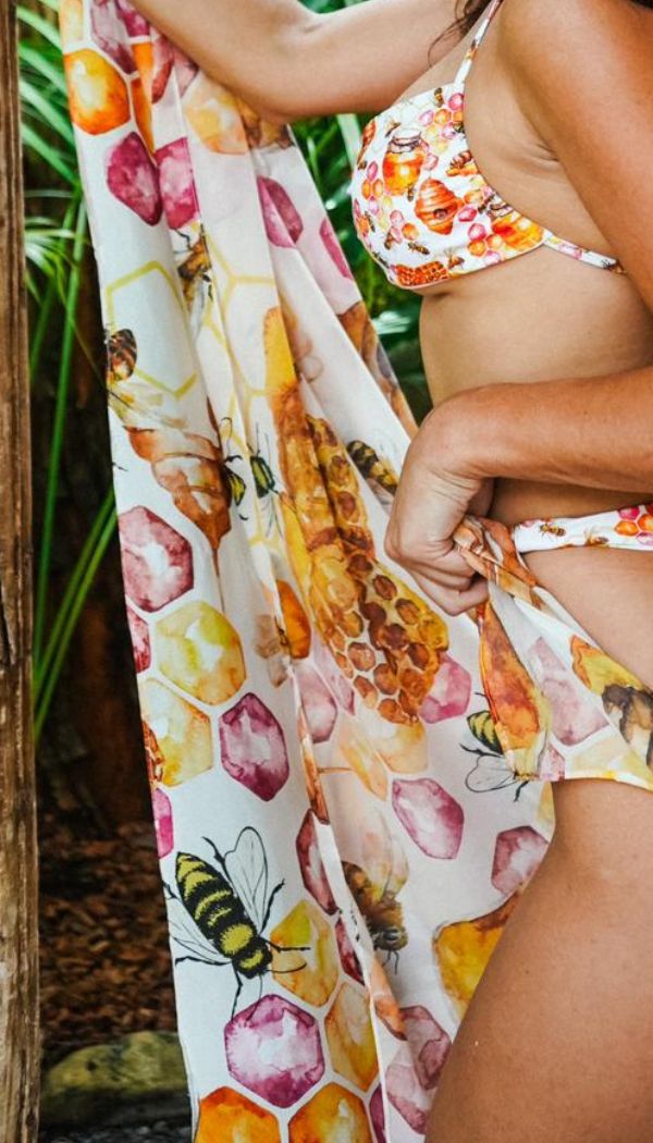 Nicolette Sarong in Oh, Honey