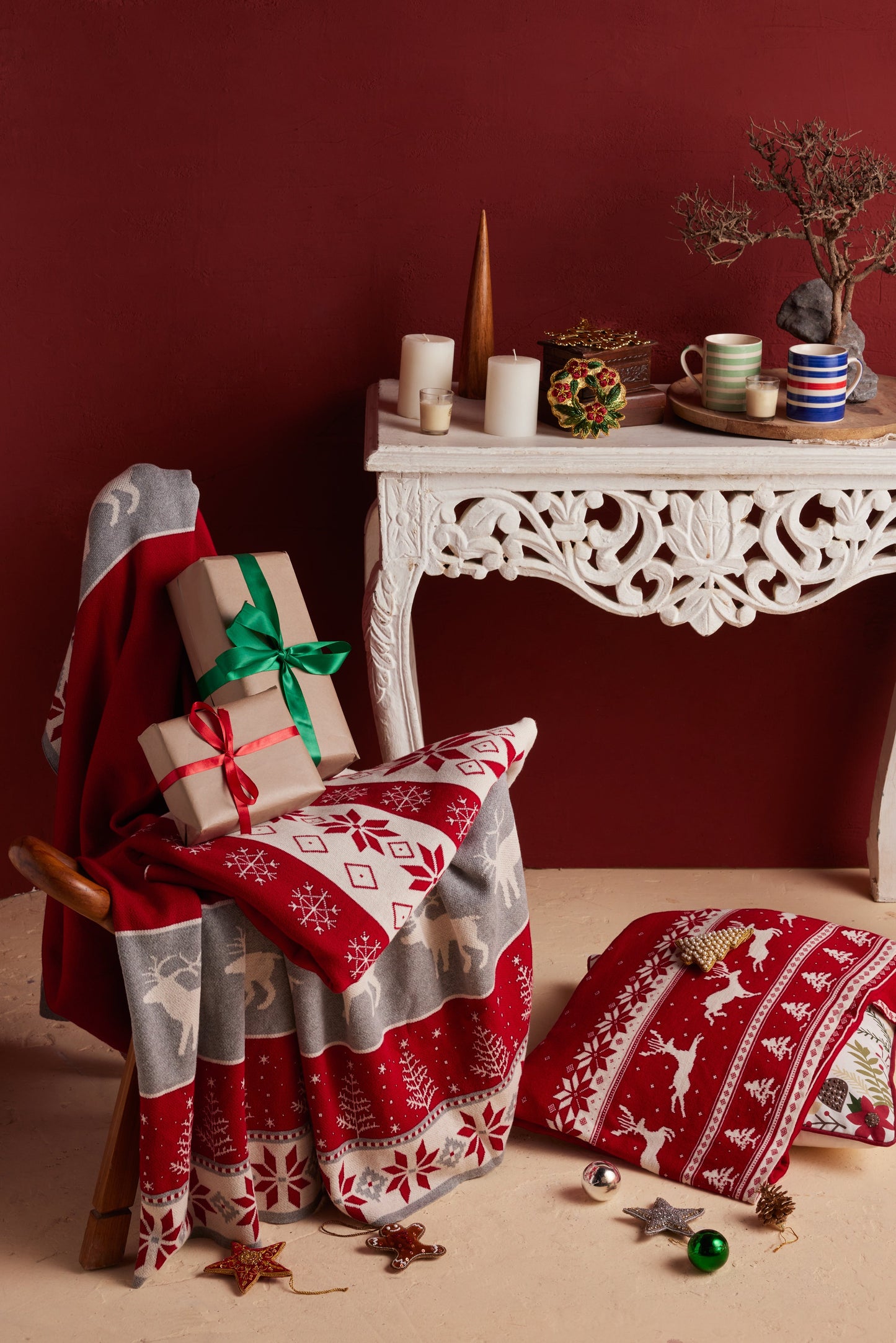 Reindeer In A Row Throw