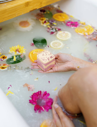 Jumbo Square Hydrating Botanical Gradient Bathbombs 6oz 170g