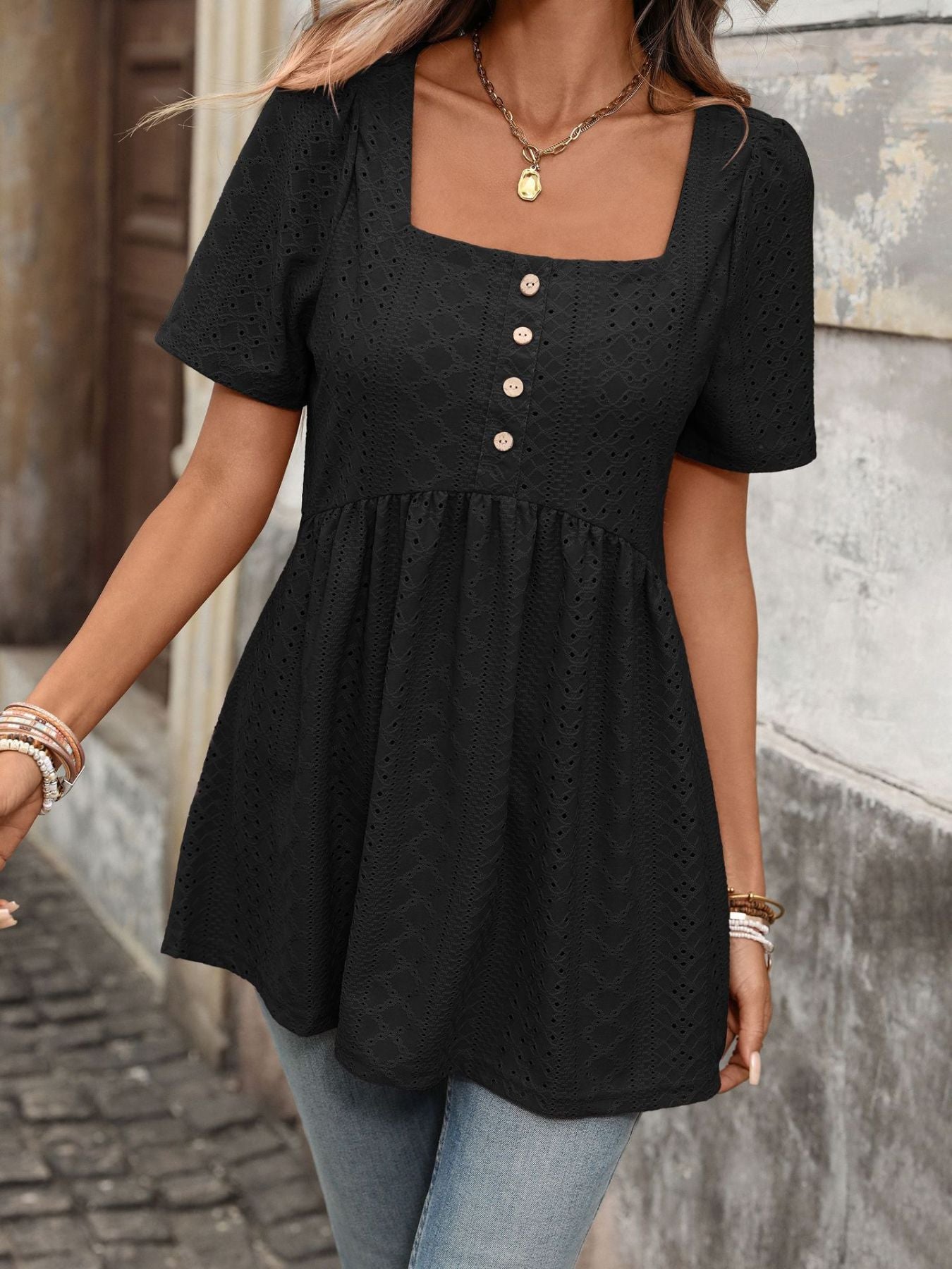 EYELET SQUARE NECK SHORT SLEEVE TOP