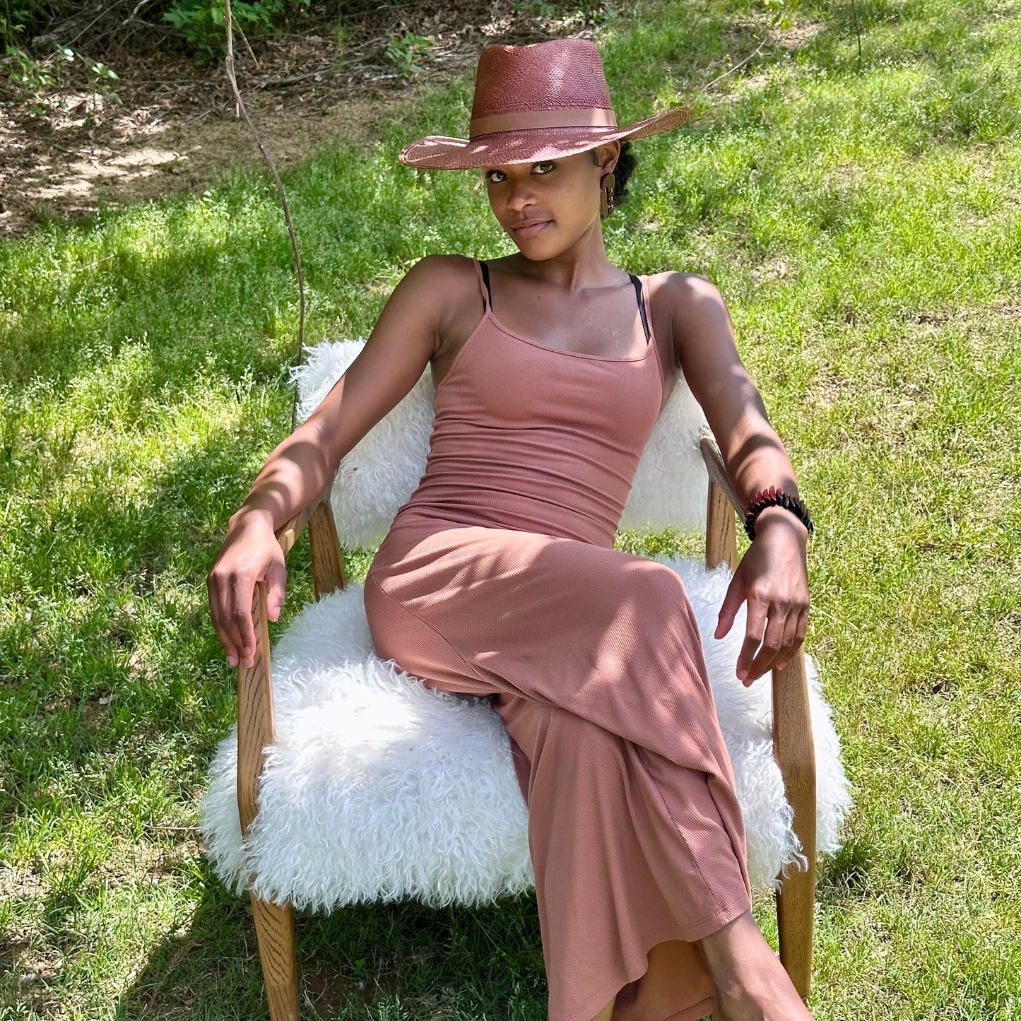 BURGUNDY LARGE BRIM TOQUILLA STRAW HAT