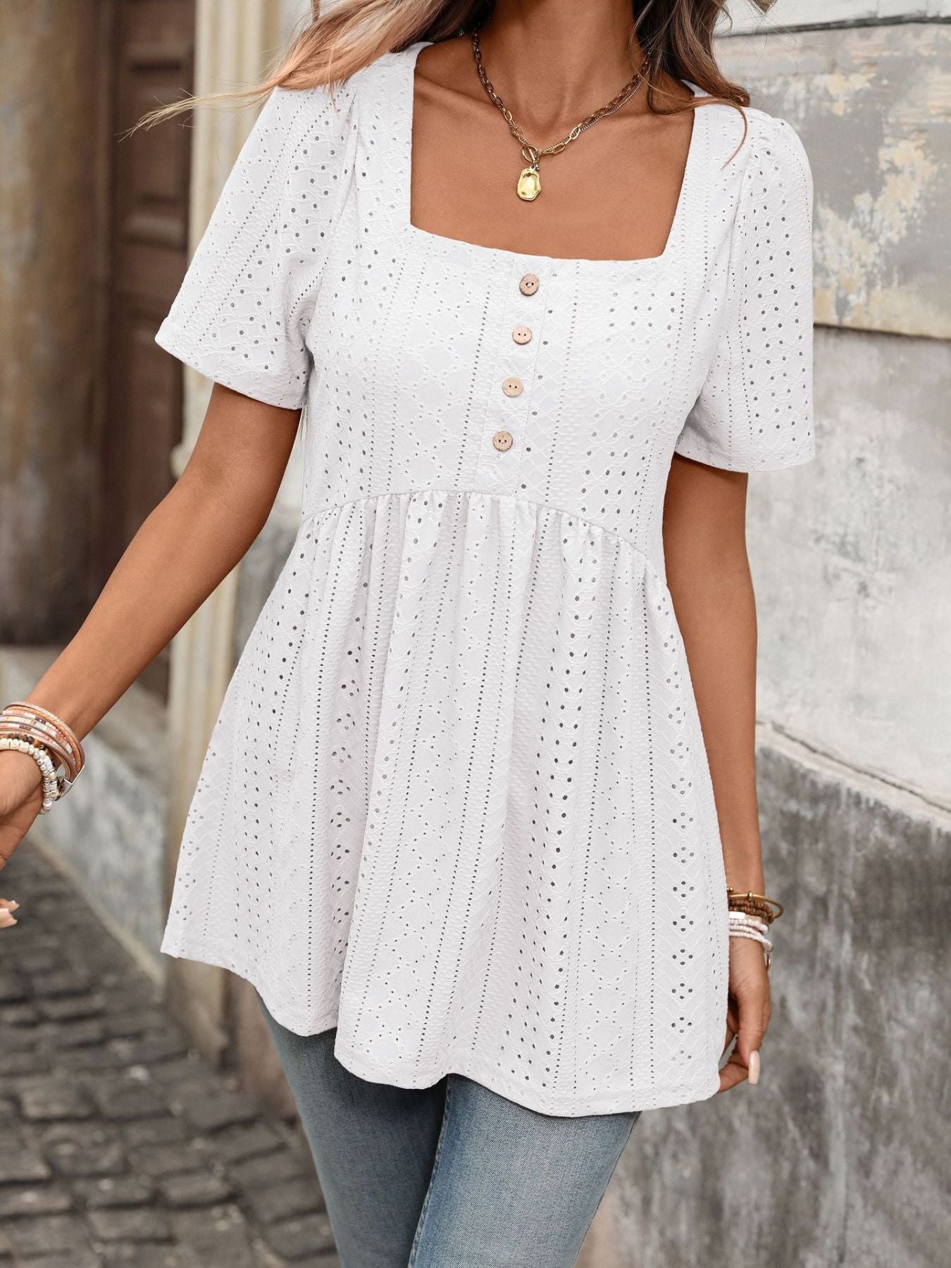 EYELET SQUARE NECK SHORT SLEEVE TOP